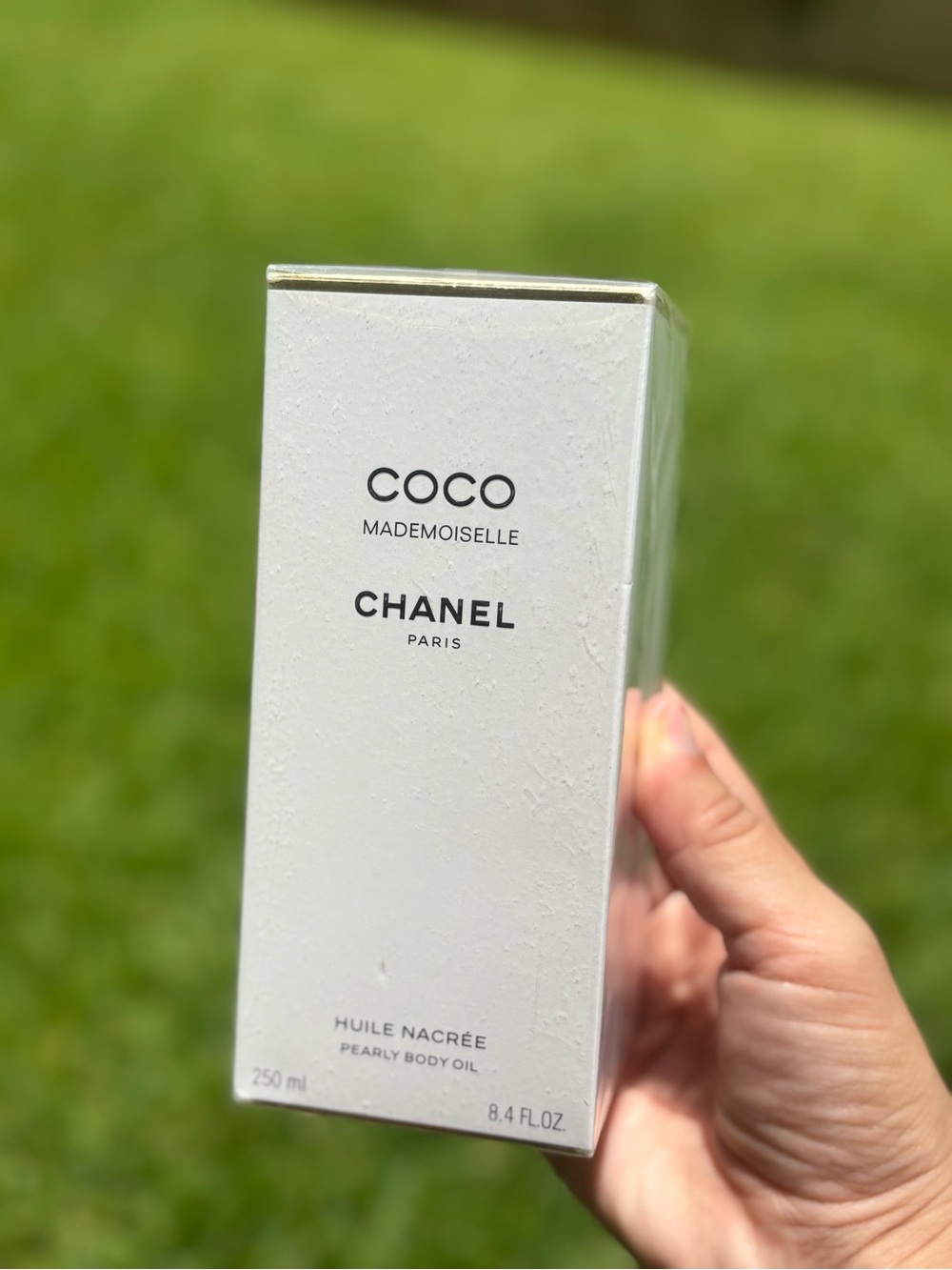 CHANEL Coco Mademoiselle Pearly Body Oil - White and Black